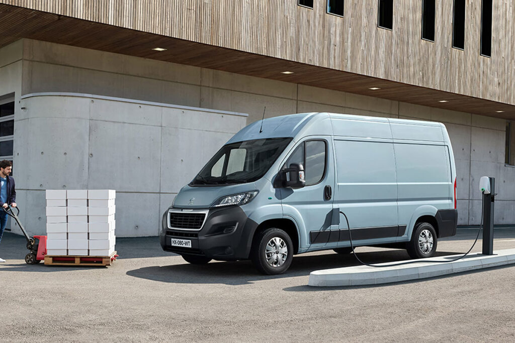 Leasing Peugeot e-Boxer - Devis LOA et LLD utilitaire électrique