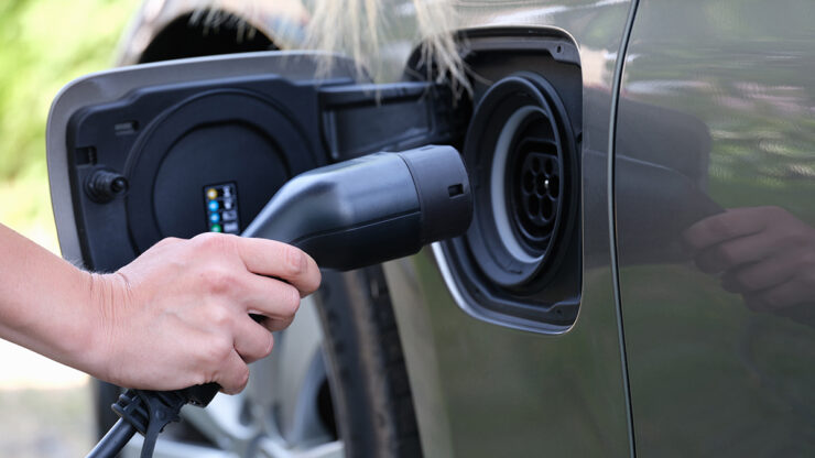 Comment effectuer l'installation de ma prise de recharge pour voiture  électrique ? - particulier